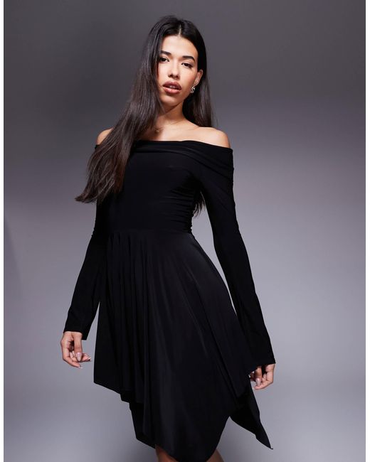Exclusivité - - robe courte double épaisseur près du corps à encolure bardot rabattue et ourlet en pointe Kaiia en coloris Blue
