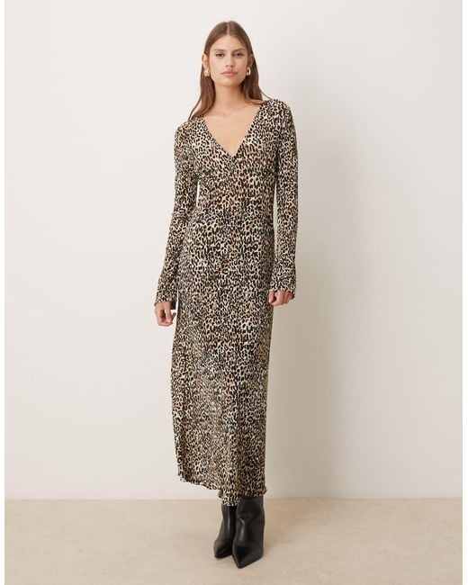Vestito Midi Plissé Con Maniche Lunghe E Scollo A V Con Stampa Leopardata di Mango in Natural