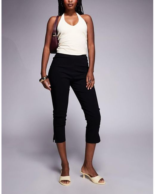 Pantalones Capri Negros De Corte Alargado Con Abertura En El Bajo De Bengalina De ASOS de color Black