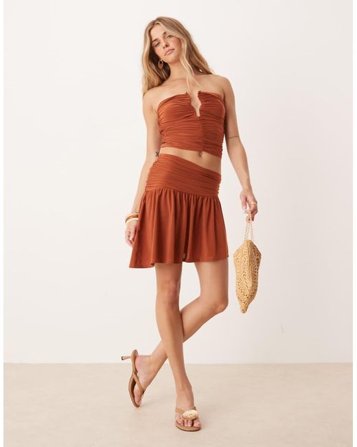 ASOS Bandeau-Top Met Uitsnijding, Gouden Detail En Rimpeleffect in het Orange