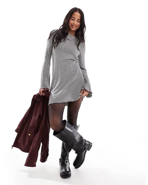 Vestito Con Corpino Aderente E Gonna Svasata Morbido Spazzolato A Righe di Miss Selfridge in Gray