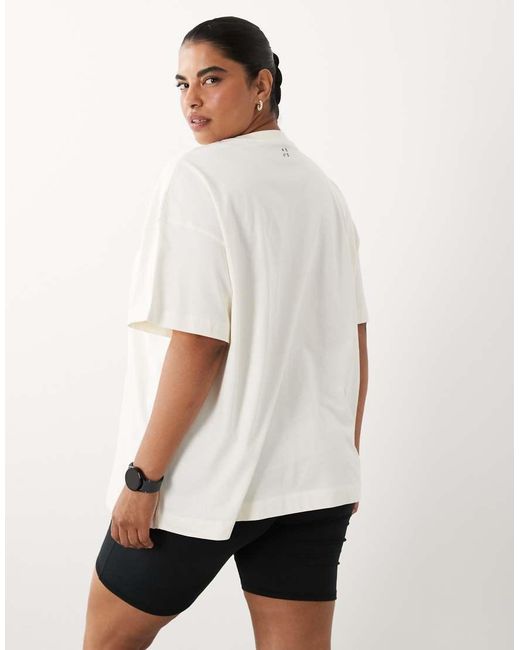 4505 White Curve Icon Heavyweight Cotton Oversized T-shirt With Quick Dry Finish