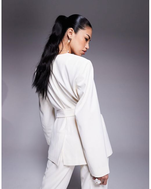 Blazer d'ensemble sans col avec liens noués à la taille - babeurre ASOS en coloris Natural