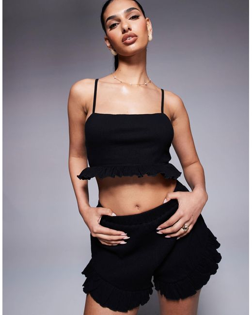 Crop top d'ensemble effet froissé à ourlet volanté et fines bretelles ASOS en coloris Black
