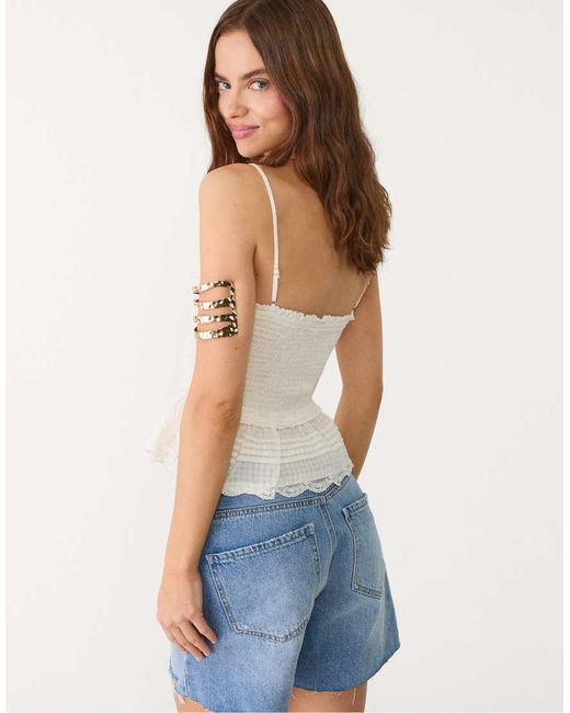 Stradivarius Top Met Dunne Bandjes En Ruches in het Blue