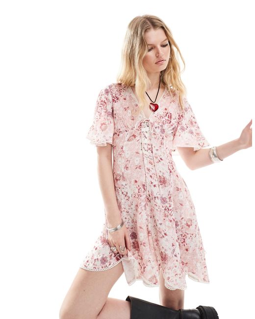 Reclaimed (vintage) Pink – minikleid mit blumenmuster und bindedetail vorne