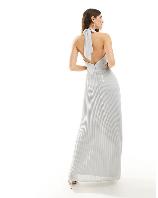 L'invitée - robe longue en mousseline plissée à dos nu TFNC London en coloris White