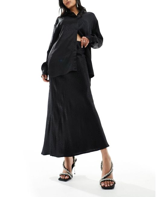 Falda larga negra con estampado animal Pimkie de color Black