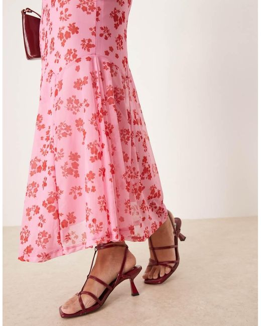 Vestido Largo Rosa De Tirantes Con Estampado Floral Y Cuello Cuadrado De Malla De Vila de color Pink