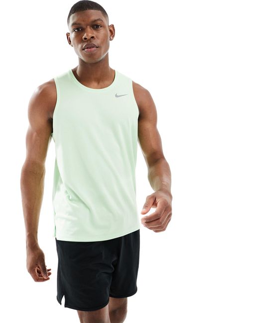 Camiseta verde sin mangas dri-fit miler Nike de hombre de color White