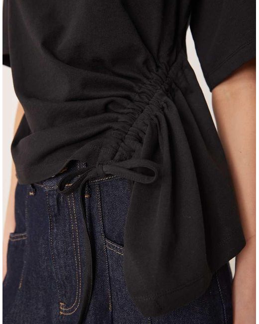 Camiseta Negra Extragrande Con Detalle De Godet Y Cordón Ajustable De ASOS de color Black