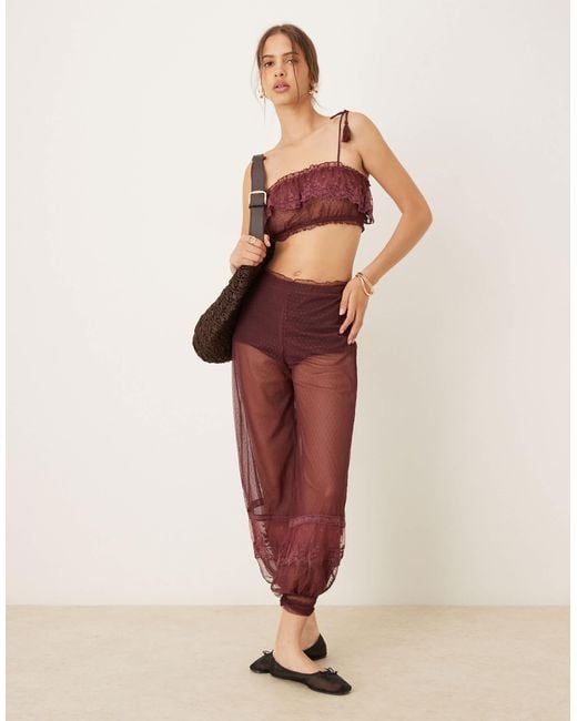 Top style brassière d'ensemble avec bordure en dentelle transparente et volants - baie ASOS en coloris Natural