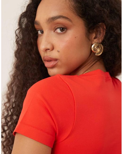 Camiseta Rojo Luminoso Ceñida Sin Costuras Con Cuello Redondo De ASOS