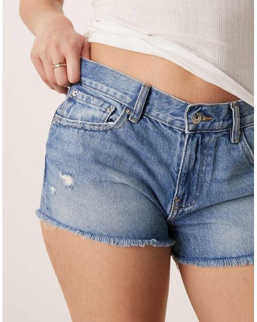Gina Tricot Denim Short Met Onafgewerkte Zoom En Distressed Look in het Blue