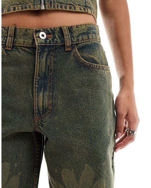 X014 - jeans larghi antifit a vita medio alta con stampa floreale di Collusion in Green