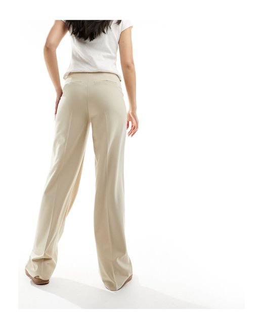 Pantaloni sartoriali a fondo ampio beige con pieghe di Pull&Bear in Natural