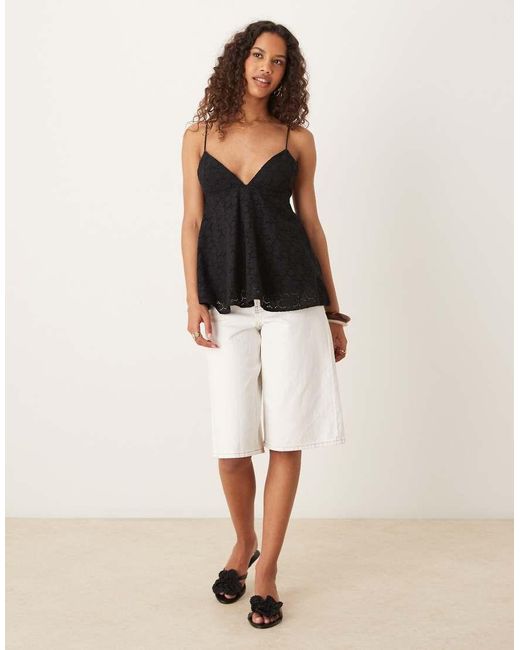 Top Acampanado Con Cuello De Pico De Algodón De Mango de color Black