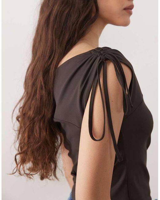 ASOS Top Met Blote Schouders En Strikdetail in het Black