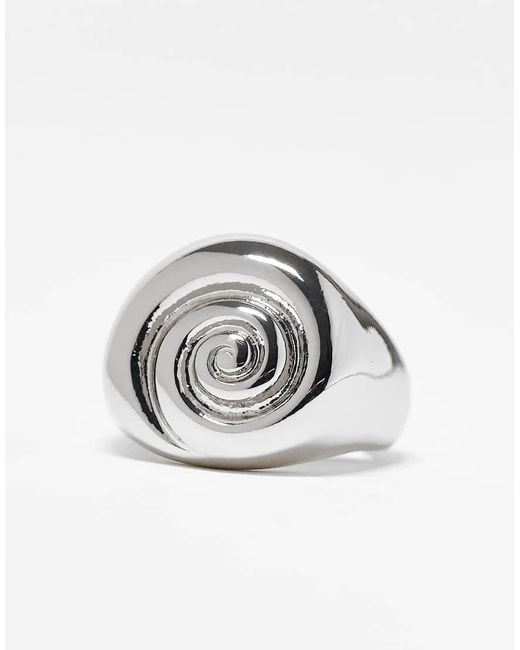 Anello Spesso Con Conchiglia di ASOS in White
