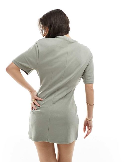 Vestido Estilo Camiseta Con Cintura Entallada De -Verde Monki de color Green