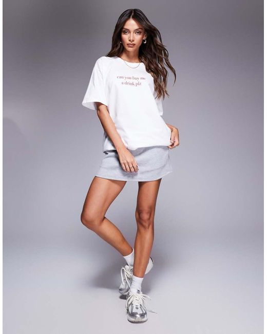 Camiseta Blanca Con Texto "Can You Buy Me A Drink Plz" De In The Style de color White