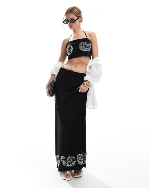 Crop Top Da Mare Allacciato Al Collo Squadrato di 4th & Reckless in Black