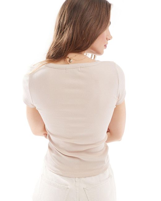 T-shirt color visone con scollo rotondo di New Look in White