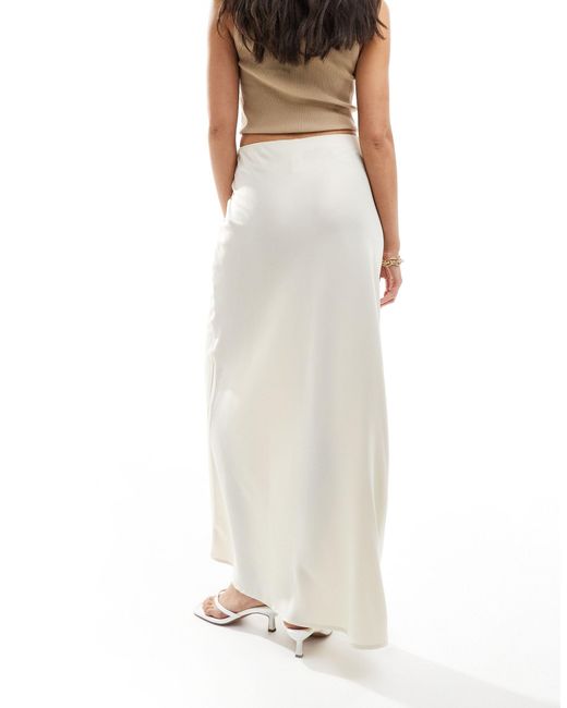 Falda larga color crema Y.A.S de color White