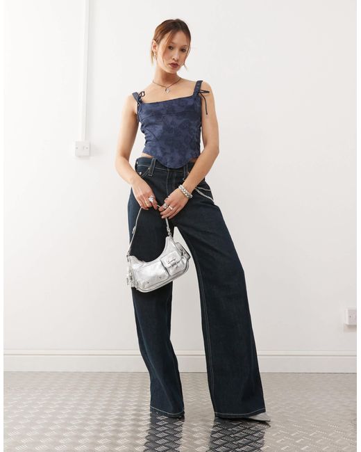 Top corset à bretelles fines et liens noués Lioness en coloris Blue