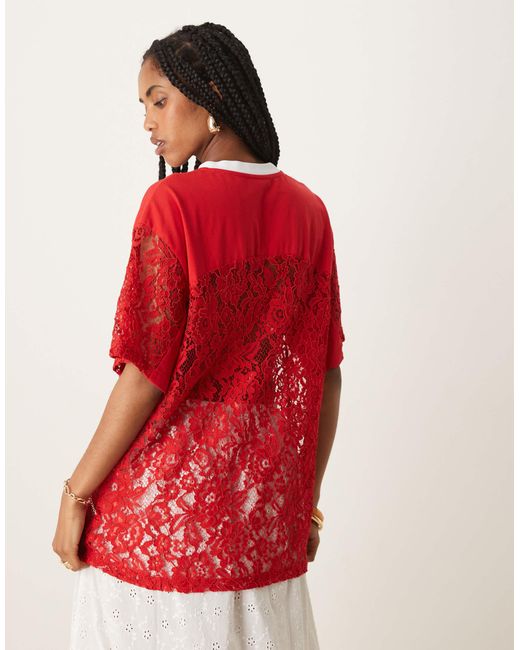 ASOS Red – es oversize-t-shirt im fußball-look aus spitze mit "21"-grafikprint