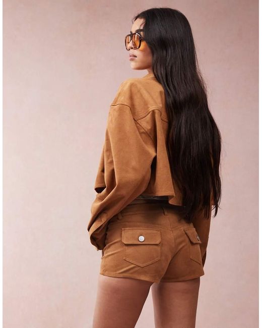 Monki Micro Shorts Van Imitatiesuède Met Zakjes in het Pink