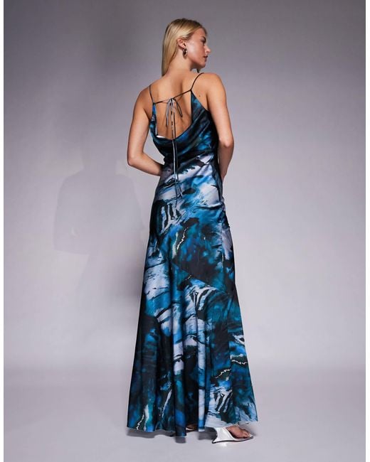 Asos design tall - robe longue en satin imprimé abstrait avec col bénitier et bretelles fines nouées dans le dos - bleu foncé ASOS en coloris Blue
