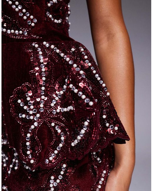 ASOS Red – verziertes, trägerloses samt-minikleid