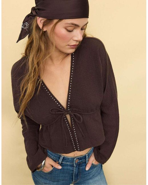 Camicia Con Borchie di Stradivarius in Black