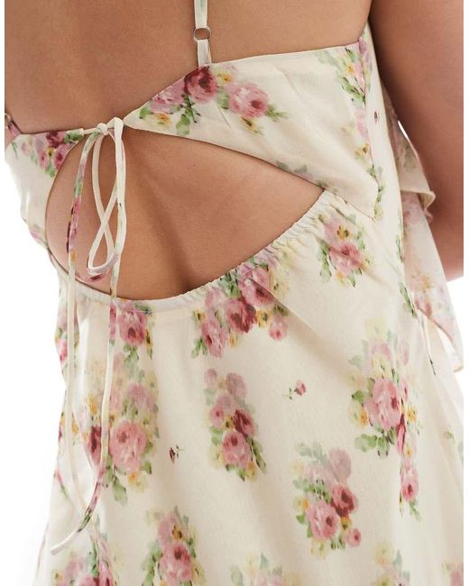 Love Triangle Maxi-Jurk Met Ruches En Open Achterkant in het White