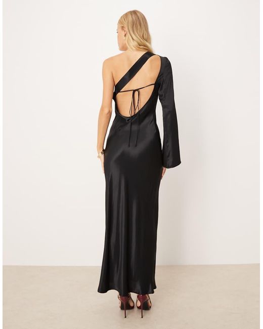 Vestido Largo Asimétrico Con Lazada En La Espalda De Satén De ASOS de color Black