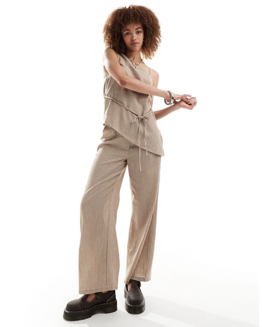 Pantalon d'ensemble droit aspect lin à fines rayures Reclaimed (vintage) en coloris Natural