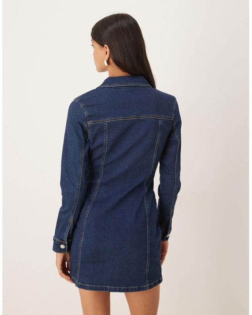Robe chemise courte en jean coupe ajustée avec manches longues - délavé ASOS en coloris Blue