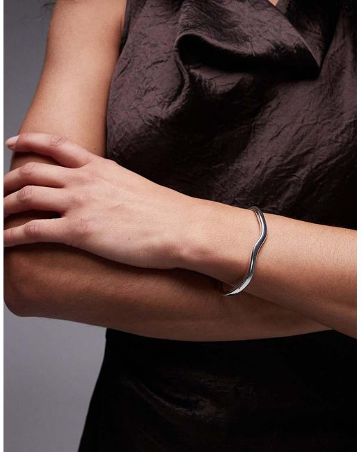 Bracciale Rigido A Fascia Con Design Ondulato di & Other Stories in Black
