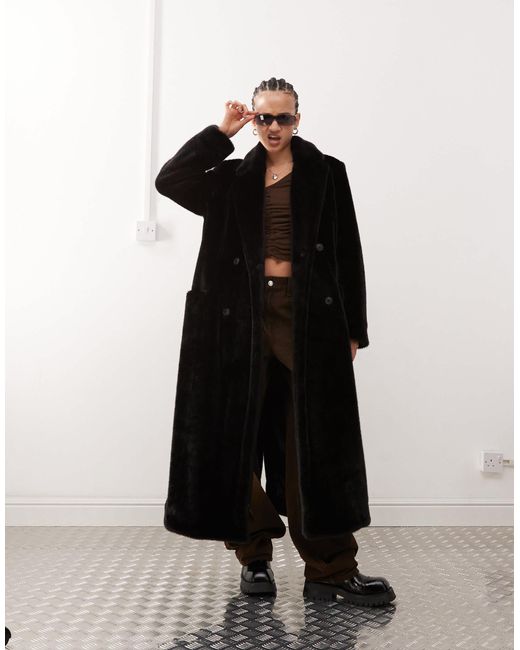 Weekday Black – kyou – oversize-mantel aus kunstpelz