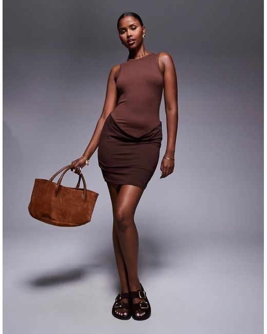 Vestido Corto Marrón Acanalado Sin Mangas Con Falda Ajustada De ASOS de color Brown