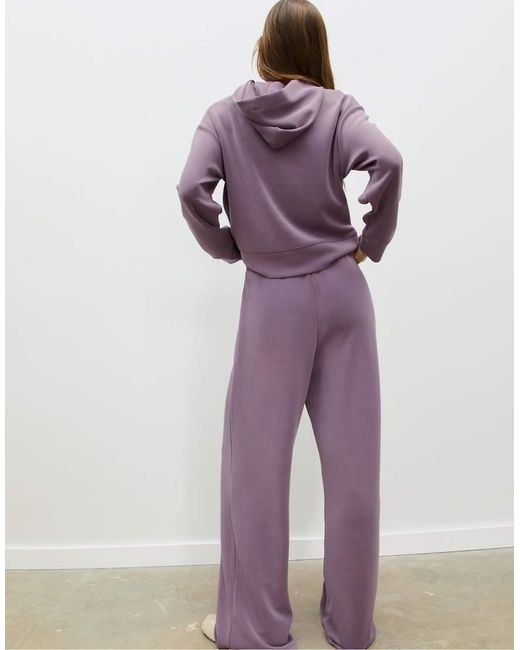 Felpa Morbida Al Tatto Con Cappuccio di Stradivarius in Purple