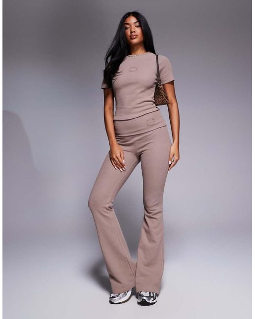 ASOS Weekend Collective in het Brown