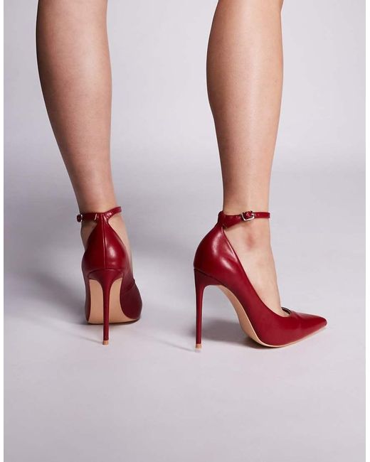 Zapatos Rojos De Tacón Alto Con Diseño Atado A La Pierna Chantilly De Public Desire de color Red