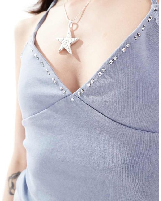 Top Con Cuello Halter, Espalda Abierta Y Ribete De Tachuelas De Collusion de color Natural