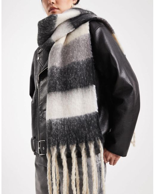 Threadbare Gray – deckenschal mit streifen