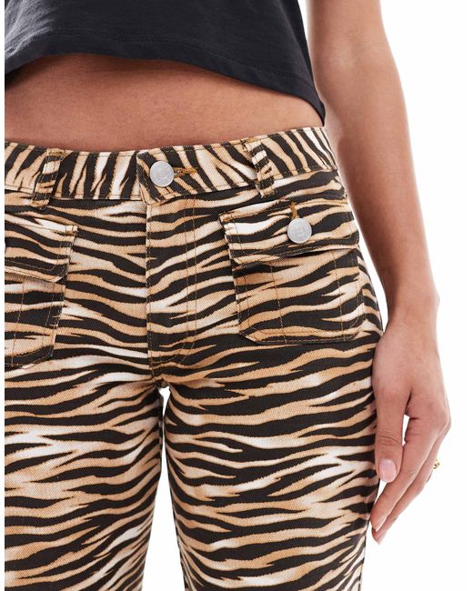 Monki Brown – gerade geschnittene hose mit geparden-print und tasche vorne