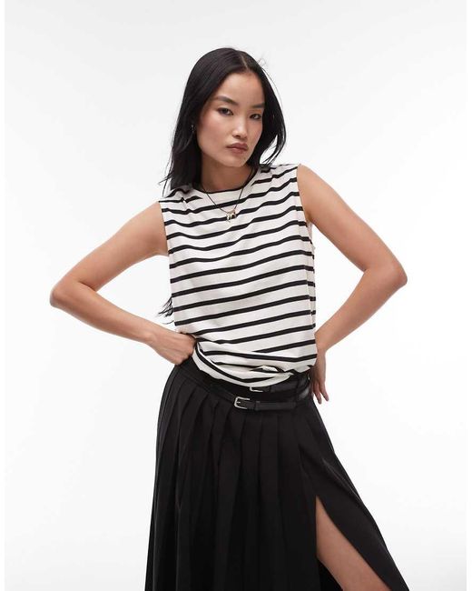 T-Shirt di ARKET in Black