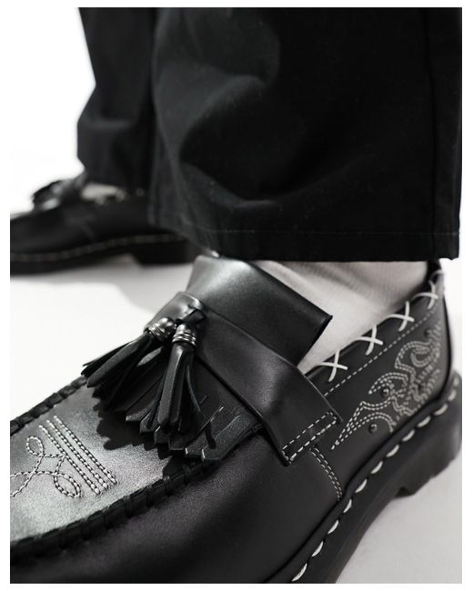 Adrian - mocassini neri stile western con motivo gotico di Dr. Martens in Black da Uomo