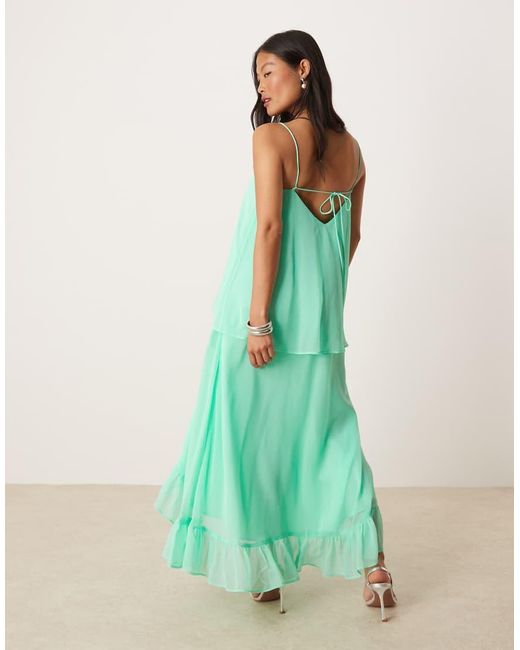 Vestido Midi Verde Luminoso De Tirantes Con Diseño De Capas Y Volantes De Asos Design Petite-Azul ASOS de color Green